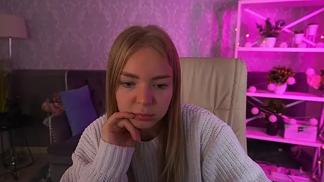 Snapshot of EmilySunshineS chatting on 10.15.25 EmilySunshineS online show from 10.15.25