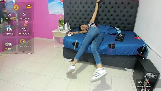 Snapshot of _candy_jade_ chatting on 10.23.25  candy jade  online show from 10.23.25