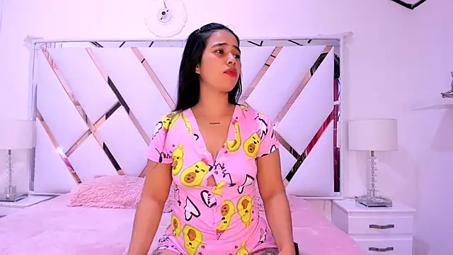 Snapshot of naughty__sara chatting on 02.12.25 naughty sara online show from 02.12.25