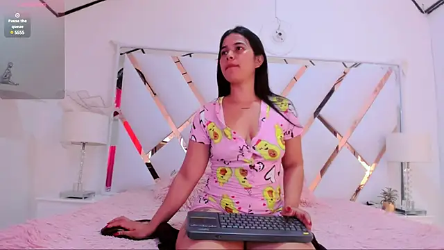 Snapshot of naughty__sara chatting on 03.04.25 naughty sara online show from 03.04.25