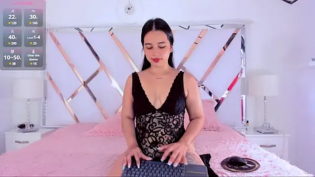 Snapshot of naughty__sara chatting on 03.12.25 naughty sara online show from 03.12.25