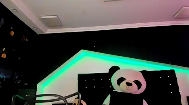 Coral Gibson online show from 01.15.25