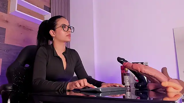 Snapshot of Ellaochoa chatting on 09.22.25 Ellaochoa online show from 09.22.25