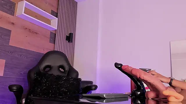 Snapshot of Ellaochoa chatting on 09.25.25 Ellaochoa online show from 09.25.25