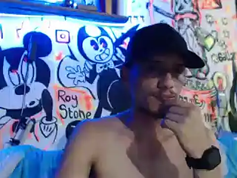 roystonee01 online show from 09.18.25