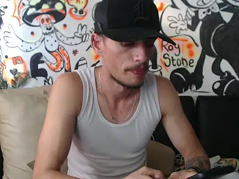 roystonee01 online show from 10.06.25