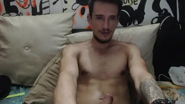 roystonee01 online show from 10.18.25