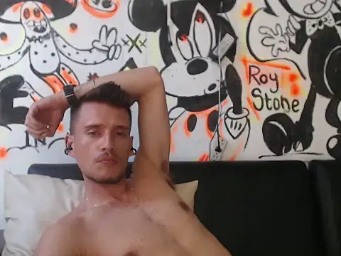 roystonee01 online show from 11.12.25