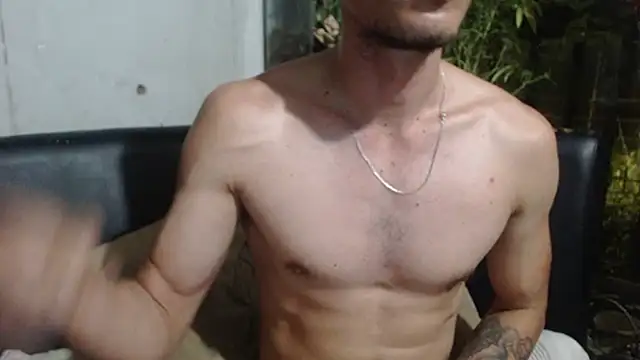 roystonee01 online show from 11.15.25