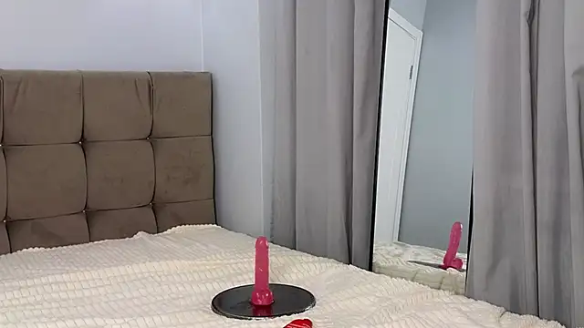 Snapshot of magnificent_angel chatting on 02.13.25 magnificent angel online show from 02.13.25