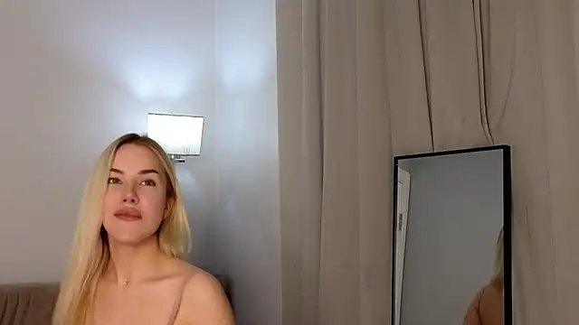 Snapshot of magnificent_angel chatting on 02.23.25 magnificent angel online show from 02.23.25