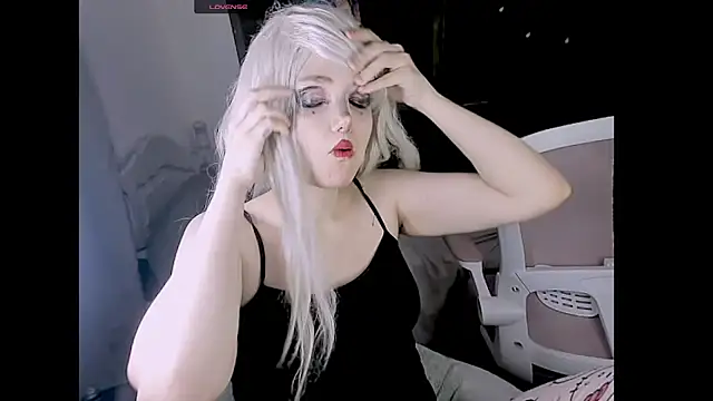 Snapshot of madokapruriens chatting on 10.25.25 madokapruriens online show from 10.25.25