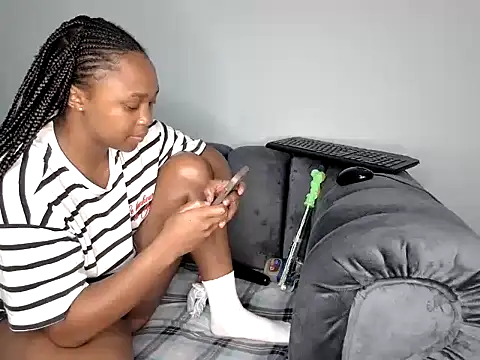 Pearl 00 online show from 10.28.25