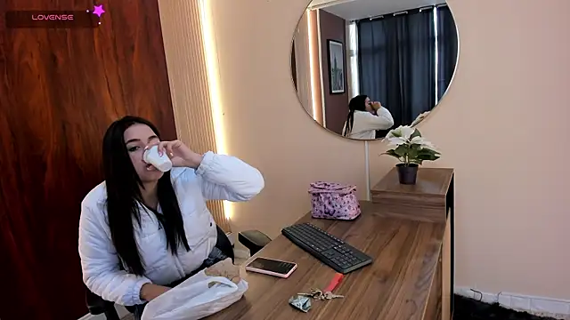 Leah Means  online show from 09.11.25