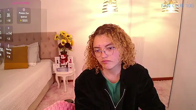 Snapshot of Missbrave1 chatting on 12.20.24 Missbrave1 online show from 12.20.24