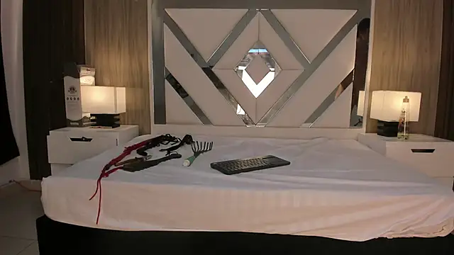 ValentinaThomas online show from 10.18.25