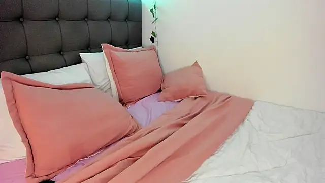 charlotte james0 online show from 02.24.25