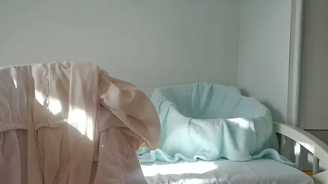 Snapshot of VeneRed chatting on 02.10.25 VeneRed online show from 02.10.25