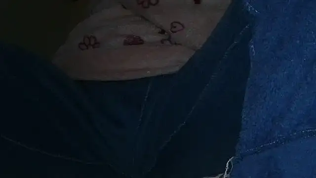 Snapshot of VeneRed chatting on 02.10.25 VeneRed online show from 02.10.25