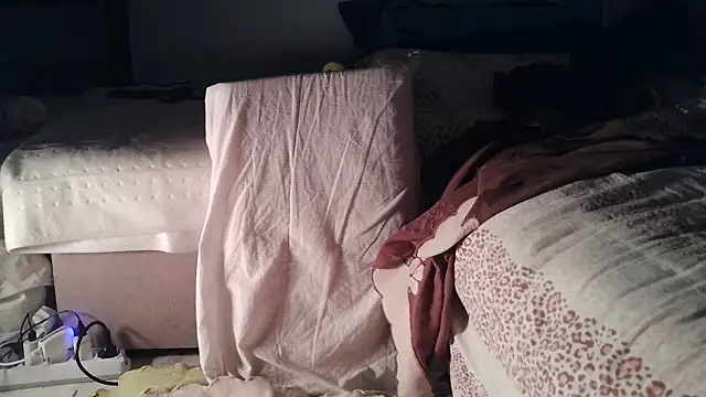 Snapshot of VeneRed chatting on 02.13.25 VeneRed online show from 02.13.25