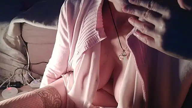 Snapshot of VeneRed chatting on 02.25.25 VeneRed online show from 02.25.25