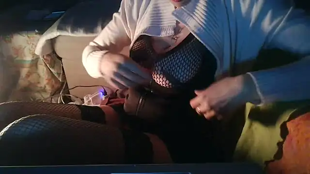 Snapshot of VeneRed chatting on 02.28.25 VeneRed online show from 02.28.25