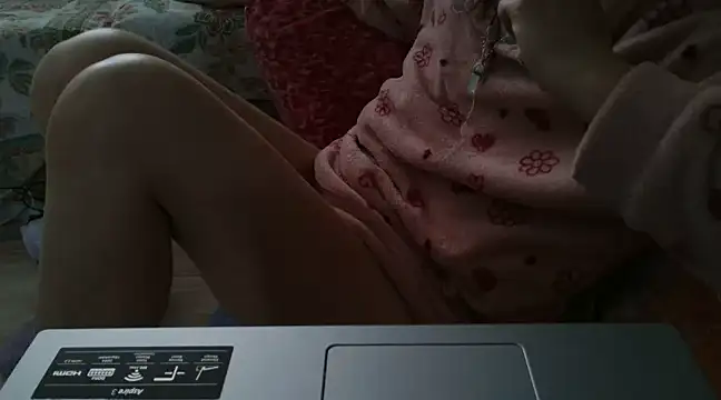 Snapshot of VeneRed chatting on 03.11.25 VeneRed online show from 03.11.25