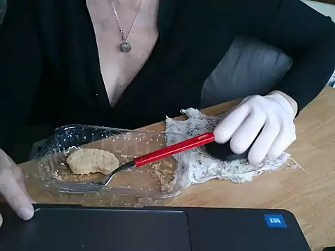 Snapshot of VeneRed chatting on 09.30.25 VeneRed online show from 09.30.25