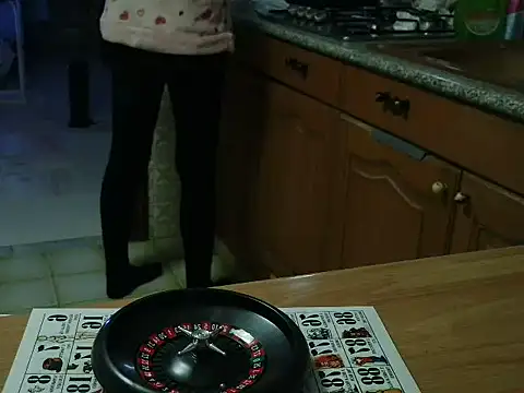 Snapshot of VeneRed chatting on 10.06.25 VeneRed online show from 10.06.25