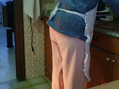 Snapshot of VeneRed chatting on 10.11.25 VeneRed online show from 10.11.25