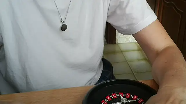 Snapshot of VeneRed chatting on 10.29.25 VeneRed online show from 10.29.25