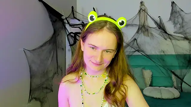 L1ittle kitty  online show from 10.27.25