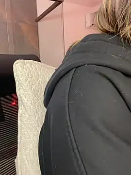 Snapshot of Alisha-Bond chatting on 01.06.25 Alisha-Bond online show from 01.06.25