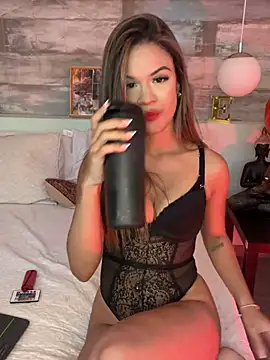 Snapshot of Alisha-Bond chatting on 01.07.25 Alisha-Bond online show from 01.07.25