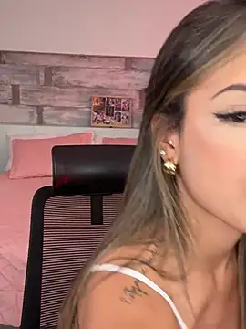 Snapshot of Alisha-Bond chatting on 01.11.25 Alisha-Bond online show from 01.11.25