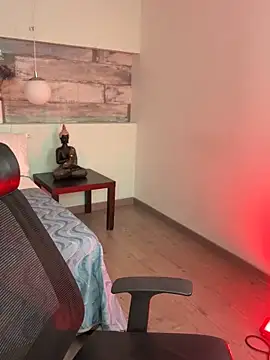 Snapshot of Alisha-Bond chatting on 01.16.25 Alisha-Bond online show from 01.16.25