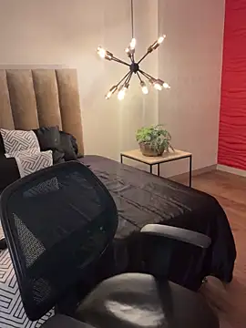 Snapshot of Alisha-Bond chatting on 03.08.25 Alisha-Bond online show from 03.08.25