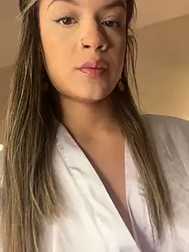 Snapshot of Alisha-Bond chatting on 03.20.25 Alisha-Bond online show from 03.20.25