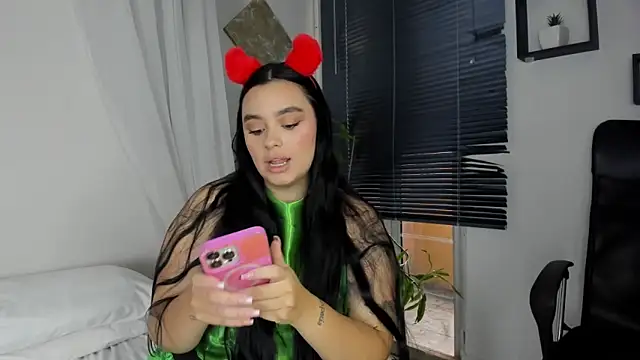 Cristal Cutte online show from 12.19.24