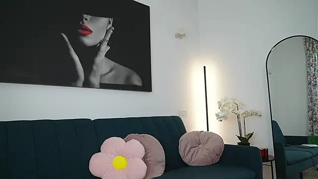 Snapshot of izzy_belle chatting on 06.19.26 izzy belle online show from 06.19.26