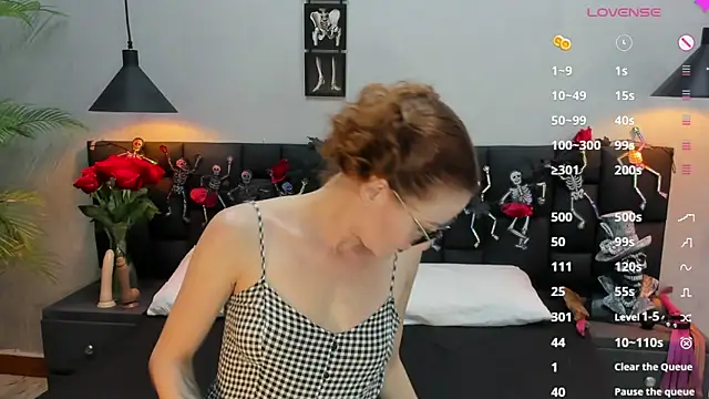 Sccarlett Johnnson online show from 10.15.25