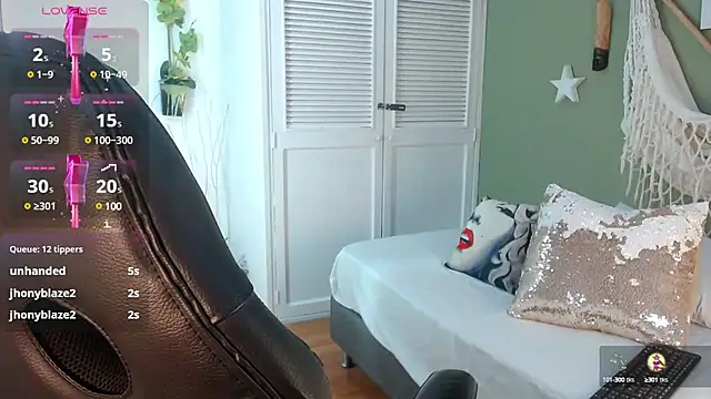 ashly collin9 online show from 03.12.25