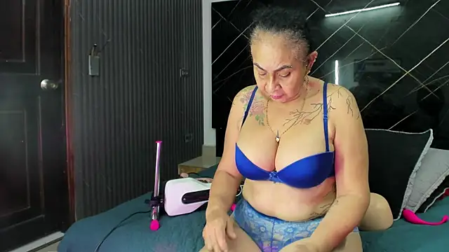 cloee-rabbyt online show from 10.20.25