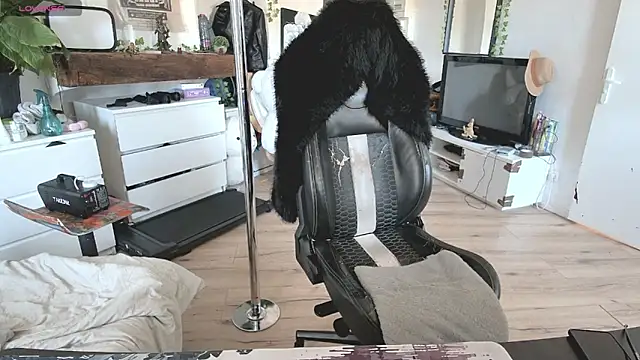 CeriseLapine online show from 10.06.25