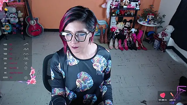 Snapshot of MissMiia2 chatting on 12.14.24 MissMiia2 online show from 12.14.24