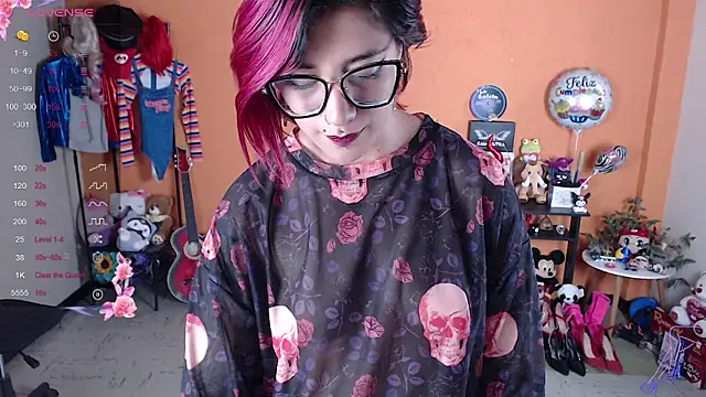 Snapshot of MissMiia2 chatting on 12.16.24 MissMiia2 online show from 12.16.24