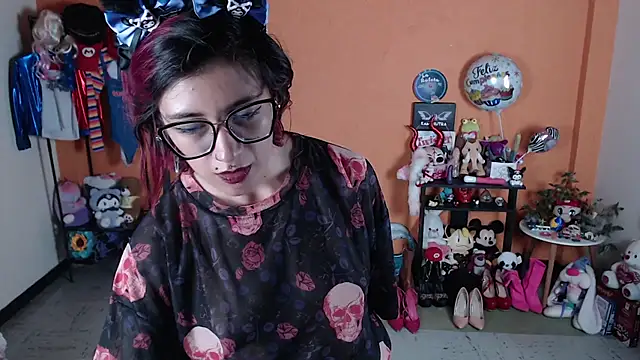 Snapshot of MissMiia2 chatting on 12.28.24 MissMiia2 online show from 12.28.24