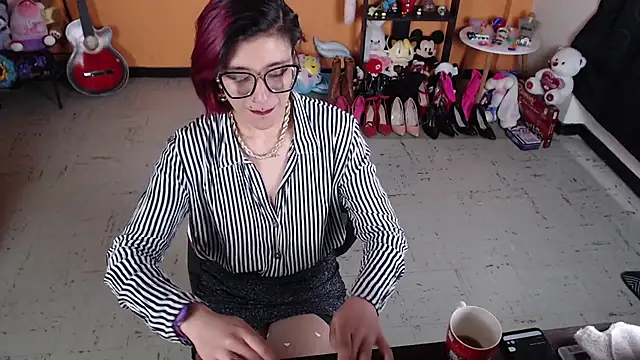 Snapshot of MissMiia2 chatting on 01.17.25 MissMiia2 online show from 01.17.25