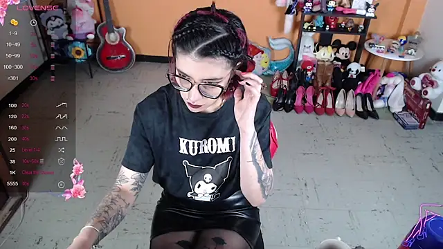 Snapshot of MissMiia2 chatting on 01.22.25 MissMiia2 online show from 01.22.25