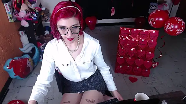 Snapshot of MissMiia2 chatting on 02.19.25 MissMiia2 online show from 02.19.25